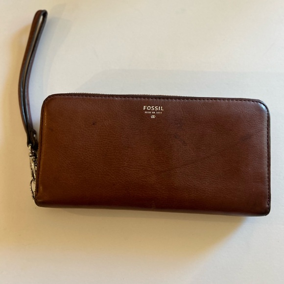 Fossil leather’s wristlet wallet brown In Excellent preowned - Picture 8 of 8